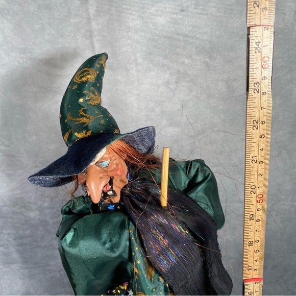 Vintage Witch w Broom Halloween Decoration 24” Glowing Eyes Laughs Moves Tested - Picture 10 of 10